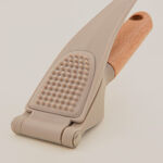 Pentola garlic press with beech handle, grey 17.1*4.6*5.3cm image number 2