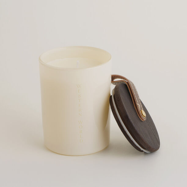 Homez tuscan leather scented candle in jar 198g image number 2