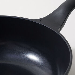 Berghoff aluminum covered wok pan 28cm, black