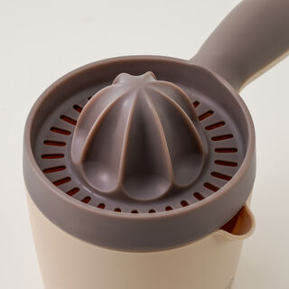 Alberto citruss juicer with plastic green handle