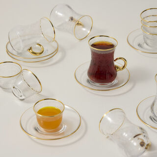 18 Piece Tea Set Gold Pattern