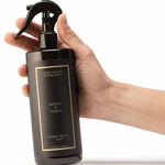 بخاخ معطر المنسوجات المنزلية و الغرف من مجموعة الصندل و التونكا, 500 مل image number 2