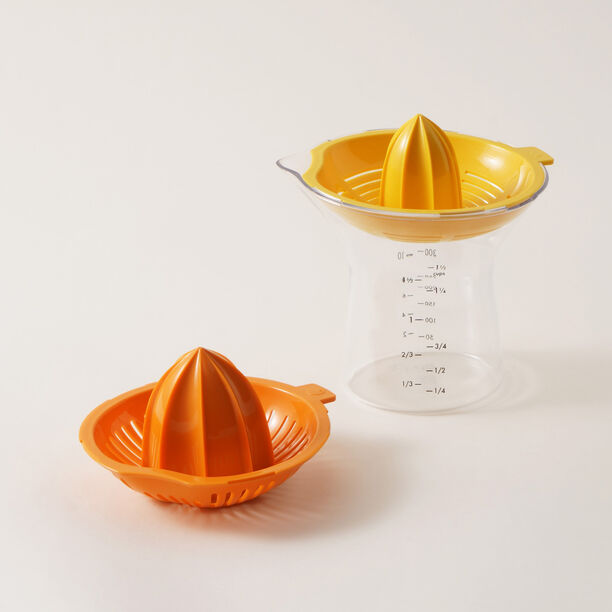 أوكسو عصارة بلاستيك للحمضيات مع كوب قياس 5.2"* 5.7"* 8.5" image number 1