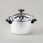 Mister Cook Pressure Cooker 7L image number 1
