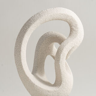 Homez resin sculpture 24.8*16.3*42.5cm, offwhite