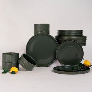 La Mesa green porcelain 18 pc dinner set