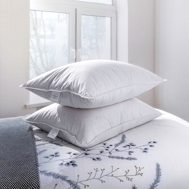 Boutique Blanche white natural feather pillow 100% image number 0