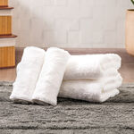 Cottage cloud towel in white 140*70cm image number 0