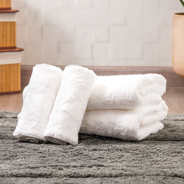 Cottage cloud towel in white 140*70cm image number 0