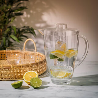Alberto Acrylic Pitcher With Ice Tube V: 2.5 L