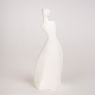 Homez off white resin woman sculpture 11.6*9.2*31.5 cm