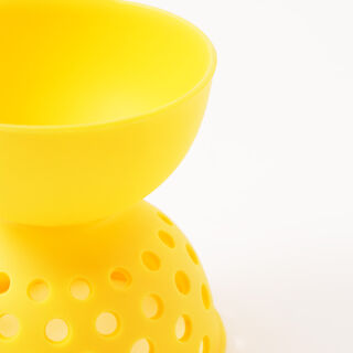 OXO egg poacher silicone 2pcs in yellow 3.5"* 3"* 3"