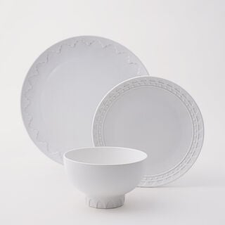 Qurtuba Collection La Mesa Dinner Set With Embossed Decal, 18 Pieces