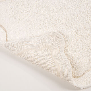 Boutique Blanche White Cotton Blend Scalloped Tufted Bathmat, 60*90 Cm
