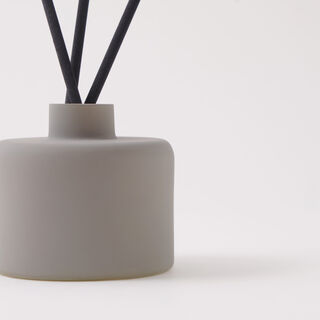 هومز موزع عطور زجاجي 100مل مع الأعواد والزيت العطري
