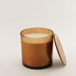 شمعة معطرة في وعاء زجاجي برائحة العنبر الفاخر 1300 جرام image number 3