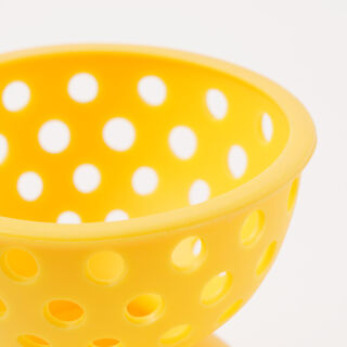 OXO egg poacher silicone 2pcs in yellow 3.5"* 3"* 3"