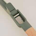 بنتولا أداة هرس الثوم بمقبض خشبي، أخضر 18*3.8*6.4سم image number 4