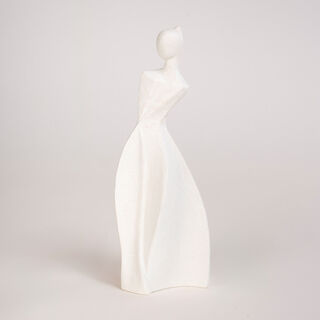 Homez off white resin woman sculpture 11.6*9.2*31.5 cm