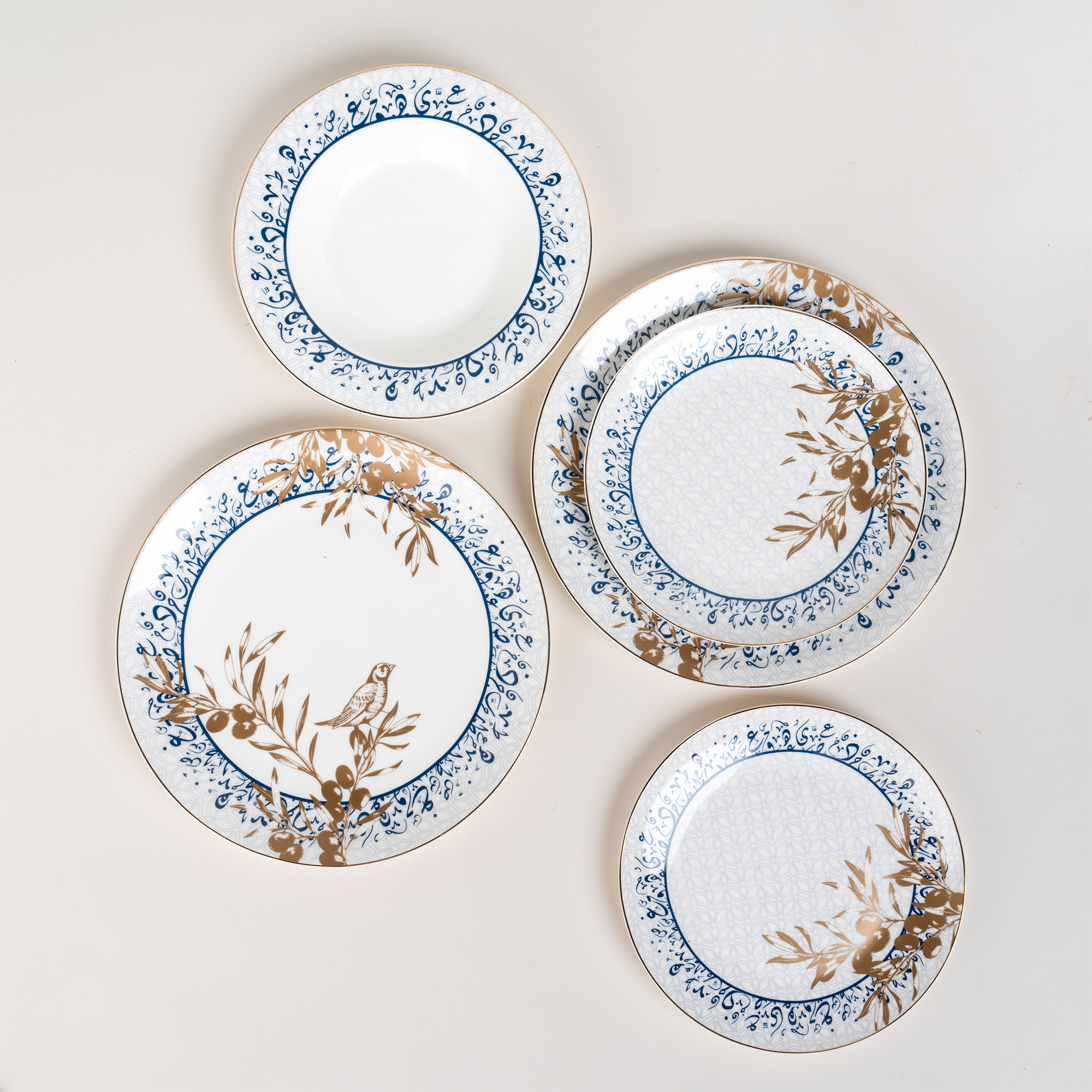 

La Mesa blue porcelain 18 pc dinner set