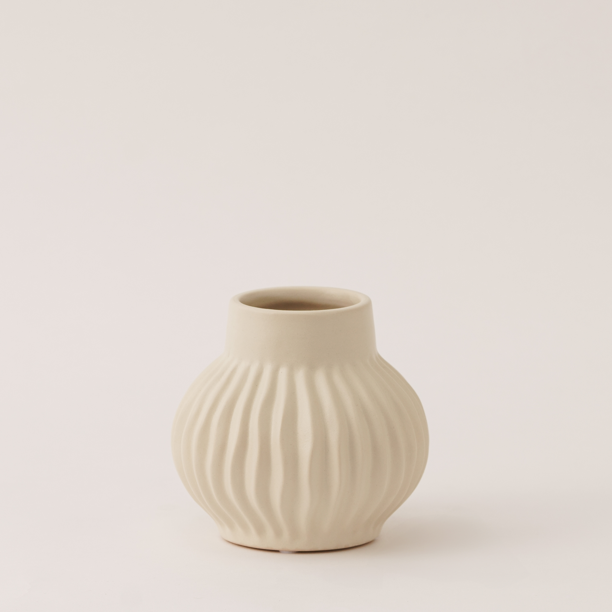 

Ceramic vase 13.5 * 13.5 * 12.8 cm