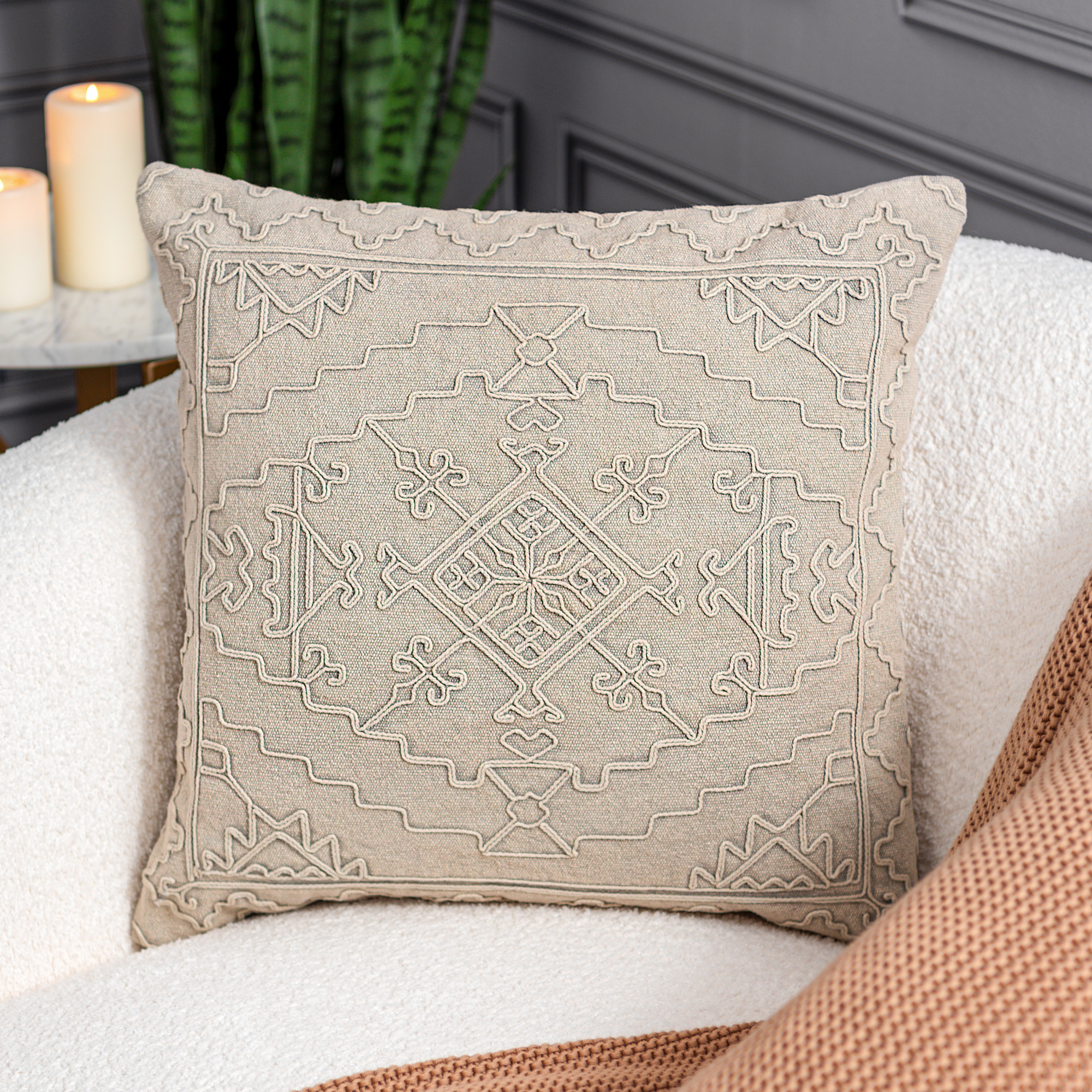 

Embroidered Cushion With Pattern 50*50 cm