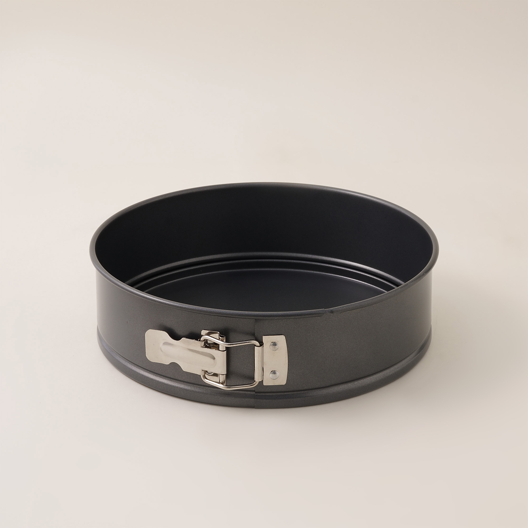 Betty Crocker non stick cake mold 24cm, grey