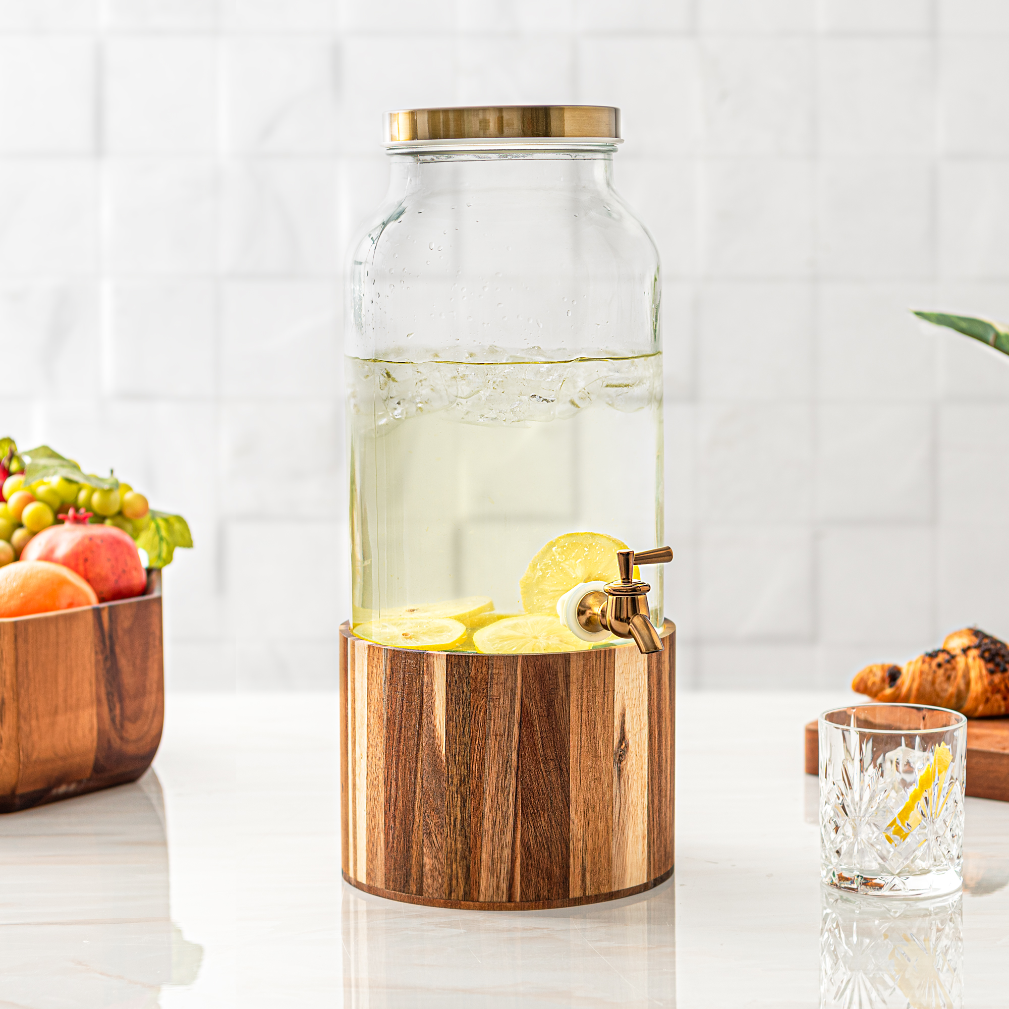 

La Mesa glass juice dispensser with wooden base 5.8 L