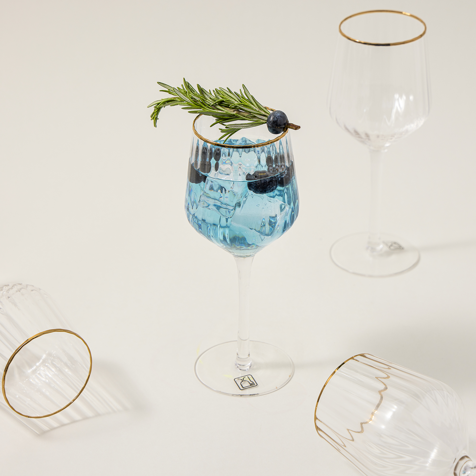 

Set Of 4 Clear Ribbed Juice Glass With Gold Rim