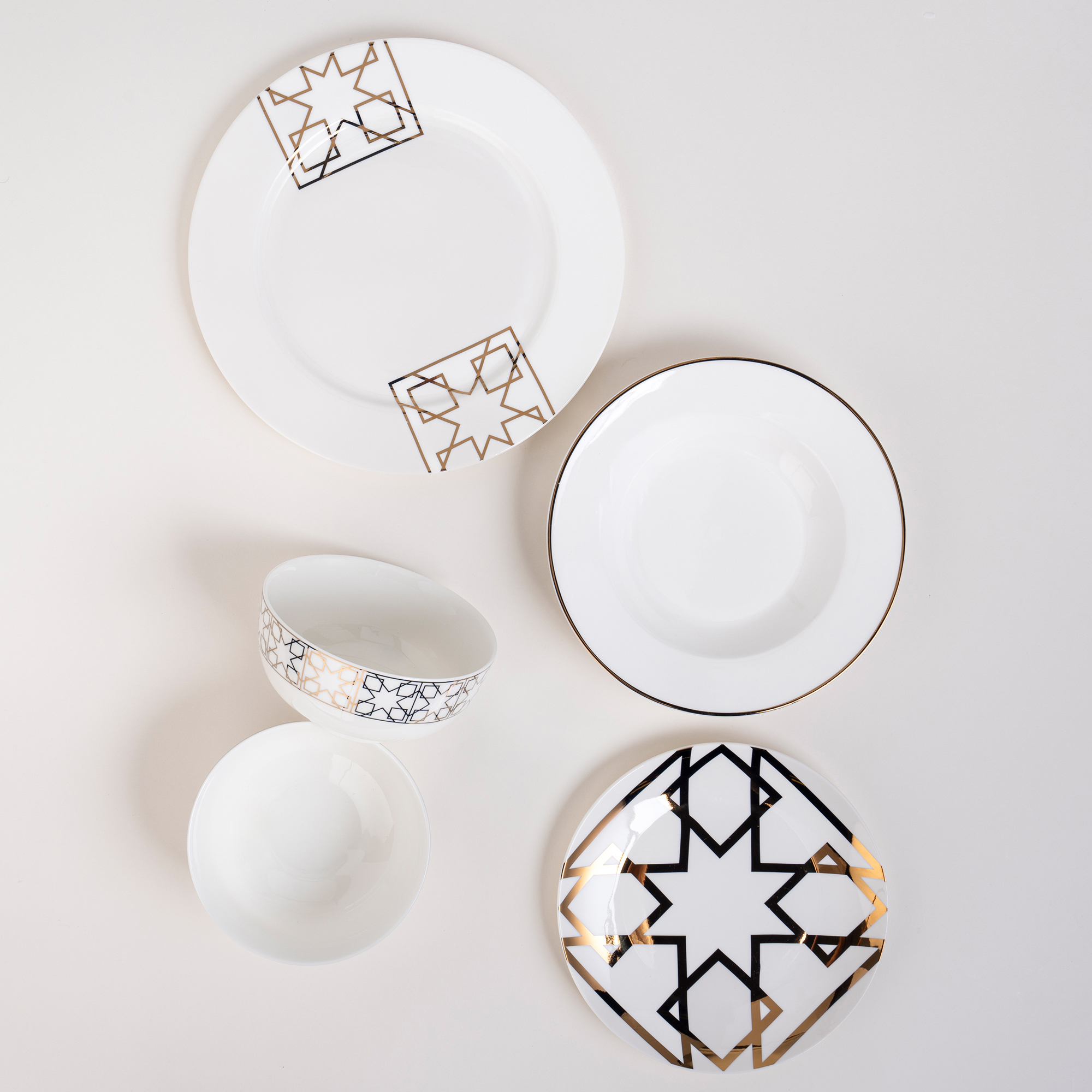 

La Mesa Dinner Set 16 Pieces Gold Arabisque