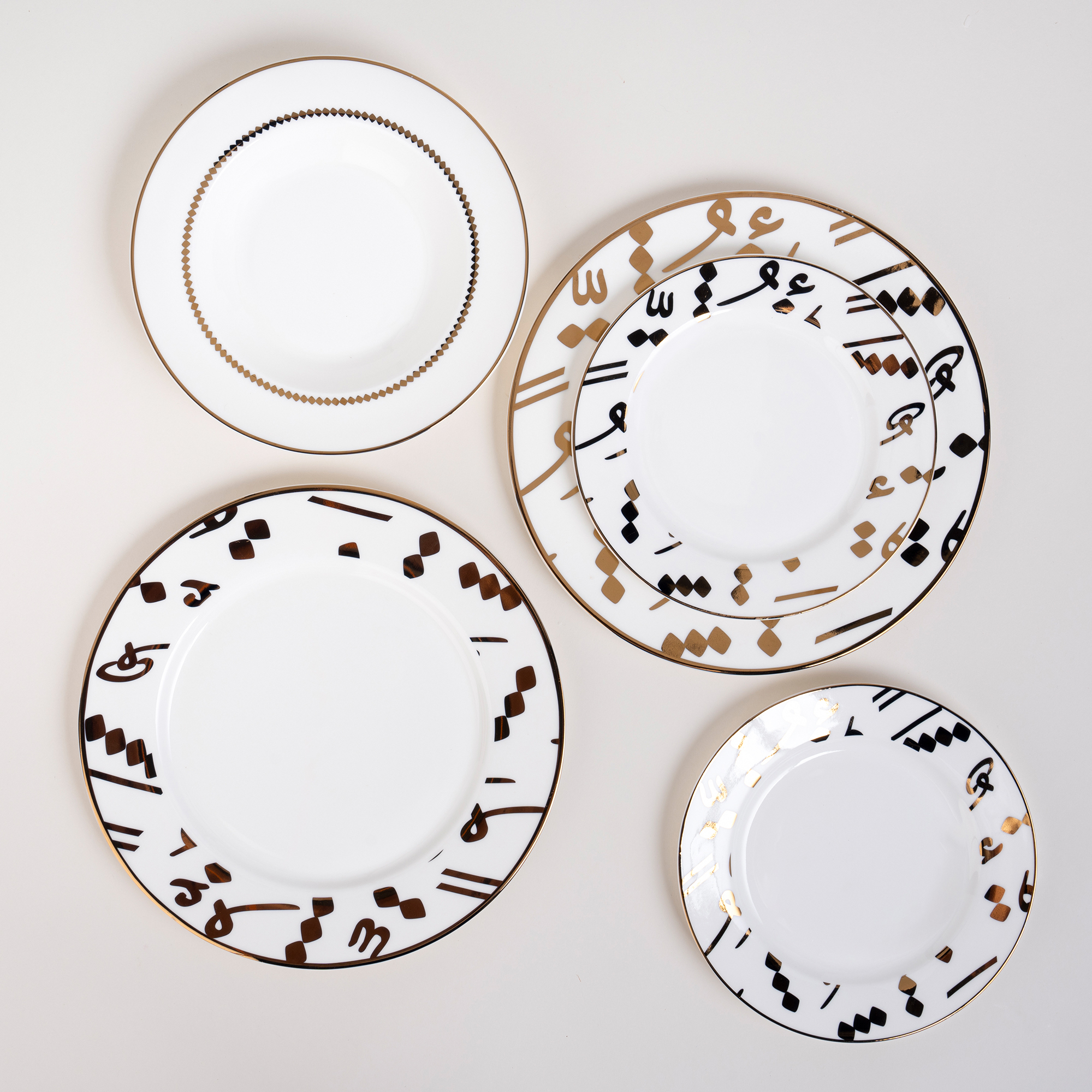 

La Mesa white/gold porcelain 18 pc dinner set