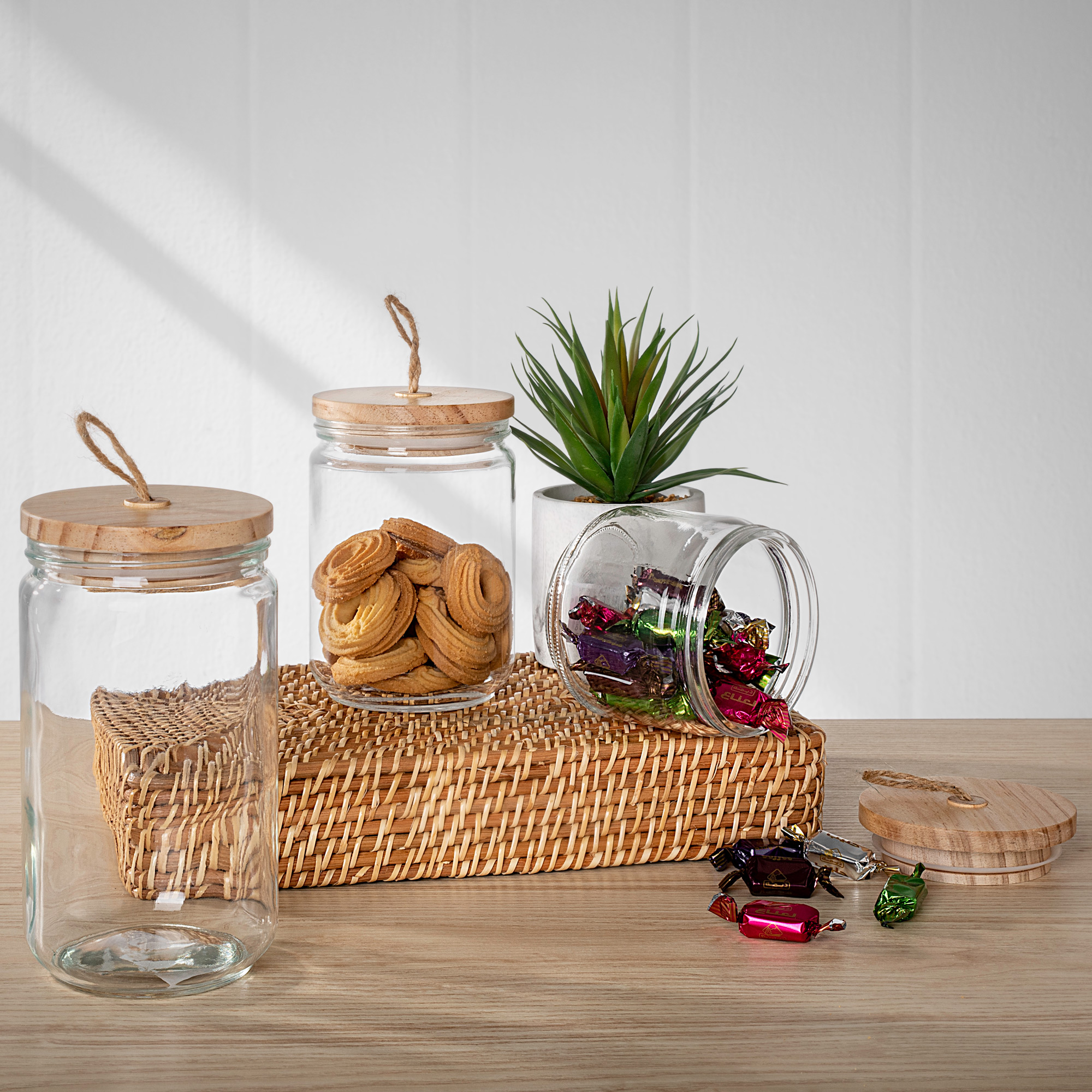 

Alberto Glass Canister With Wooden Lid And Hemp Rope 1200Ml