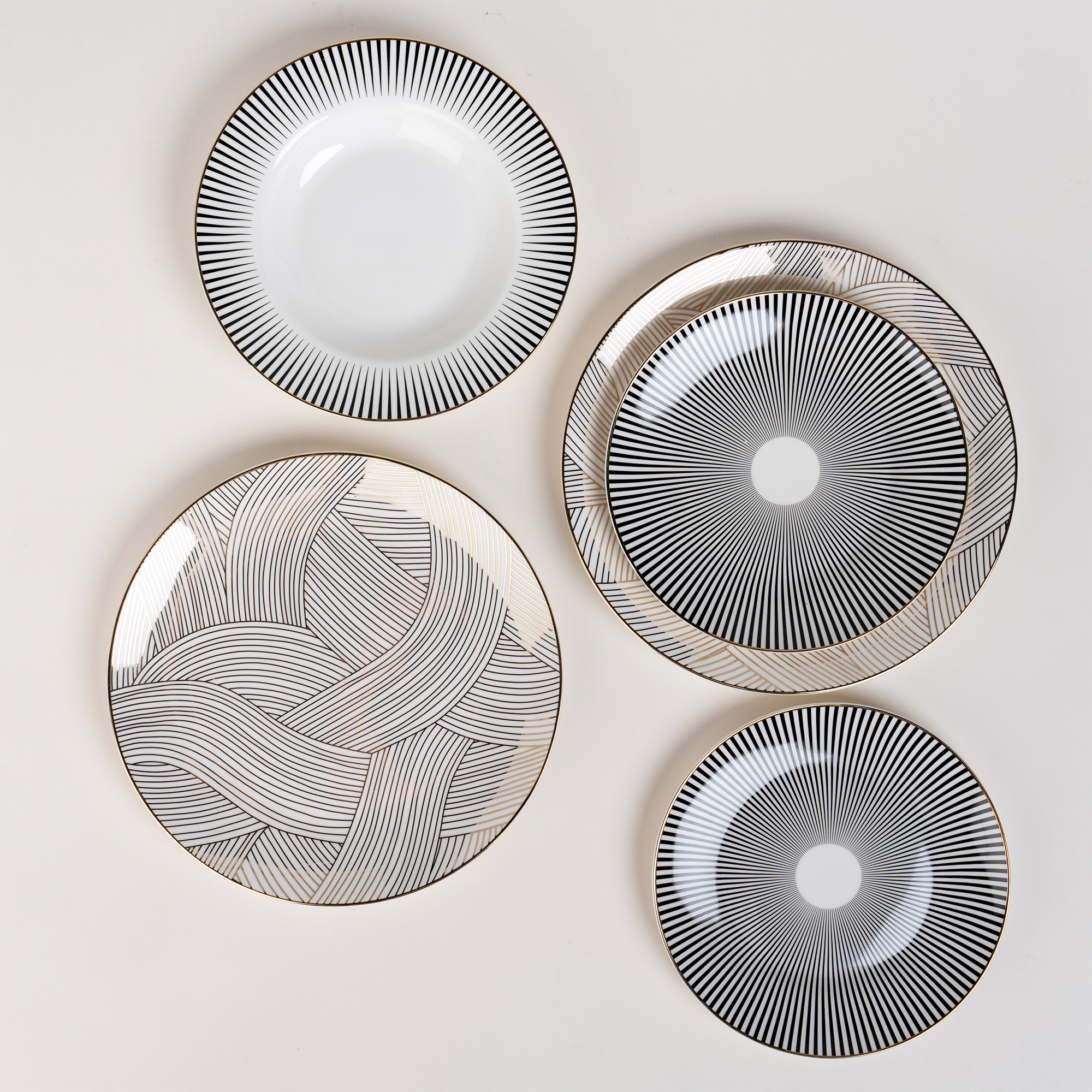 

18 PCS NEW BONE PORCELAIN DINNER SET