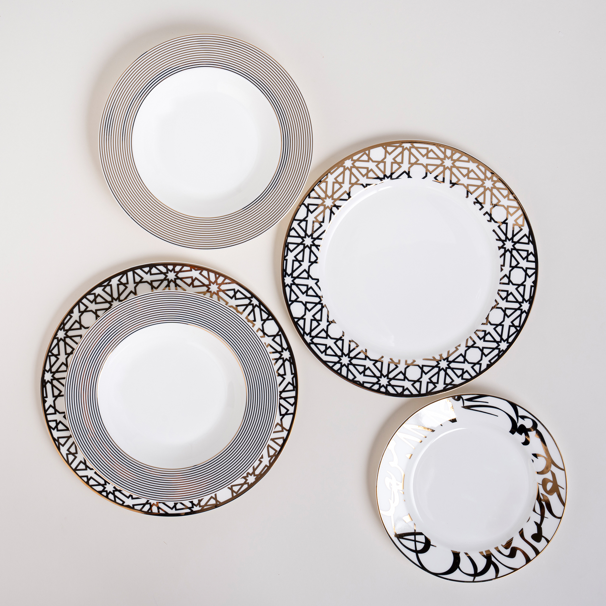 

18 Pcs Porcelain Dinner Set Kan Ya Makan
