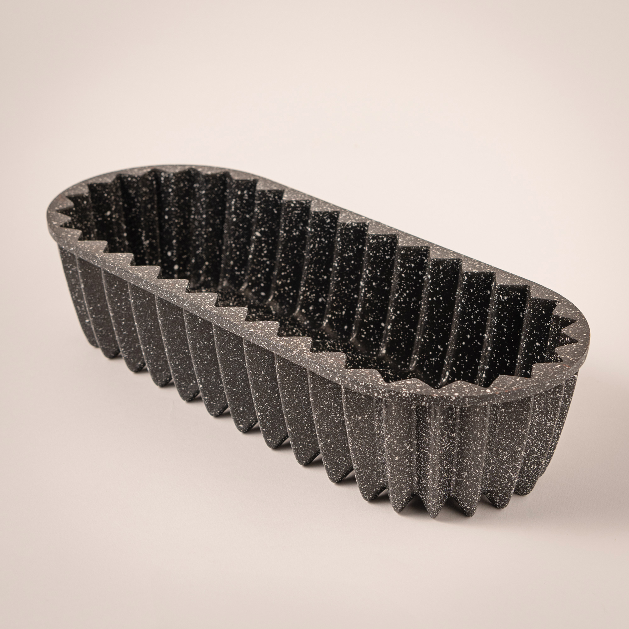

Alberto Cake Mould Granite Oval Shape
