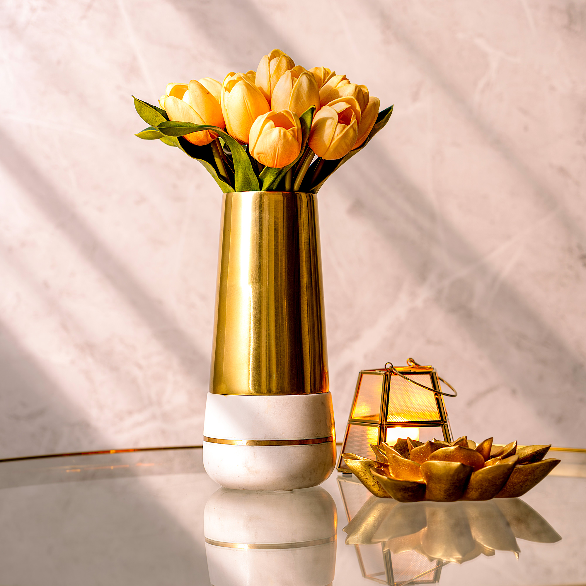 

Marble And Aluminum Vase 13*13*28 cm