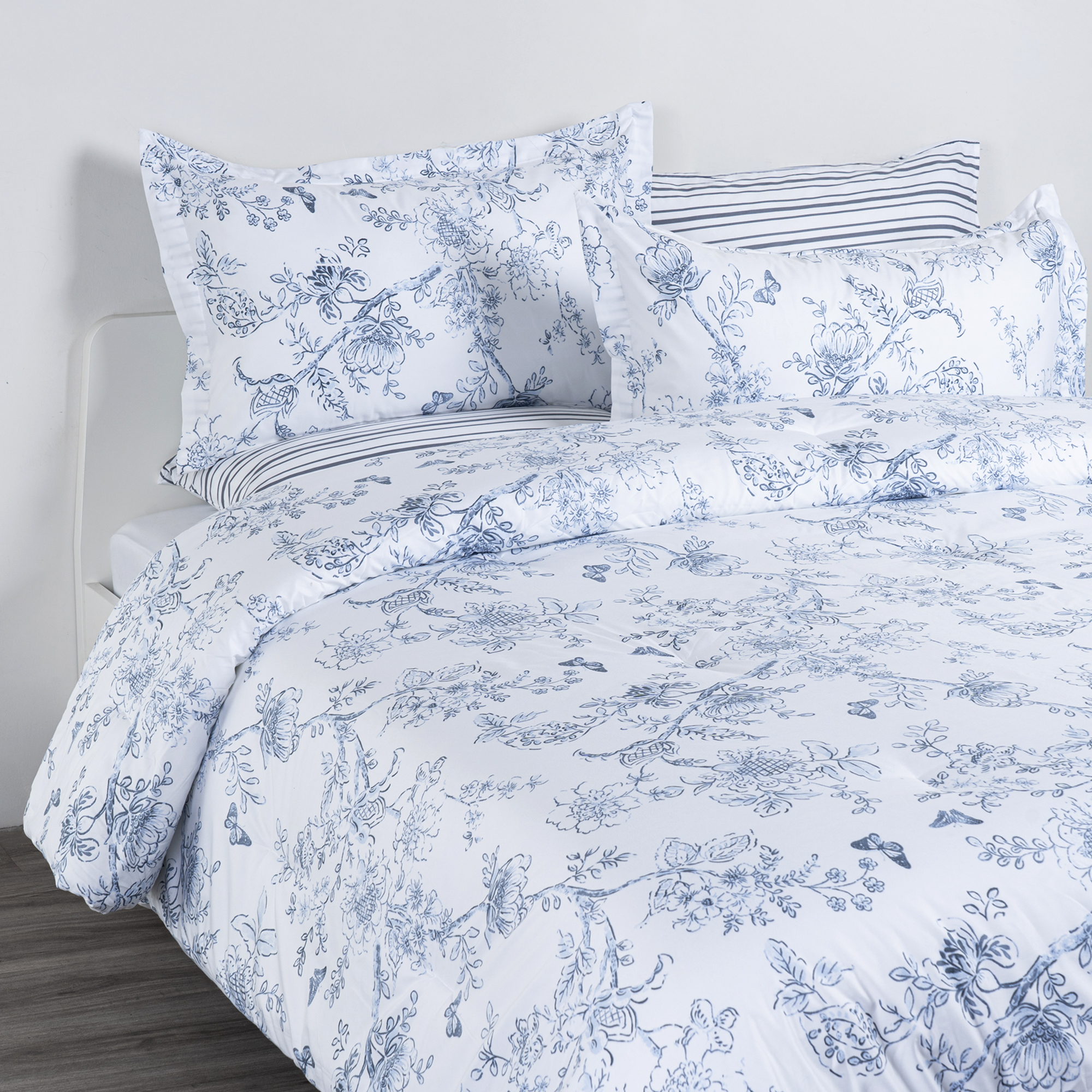 

Cottage icy floral 3pc comforter king blue 220*240 cm