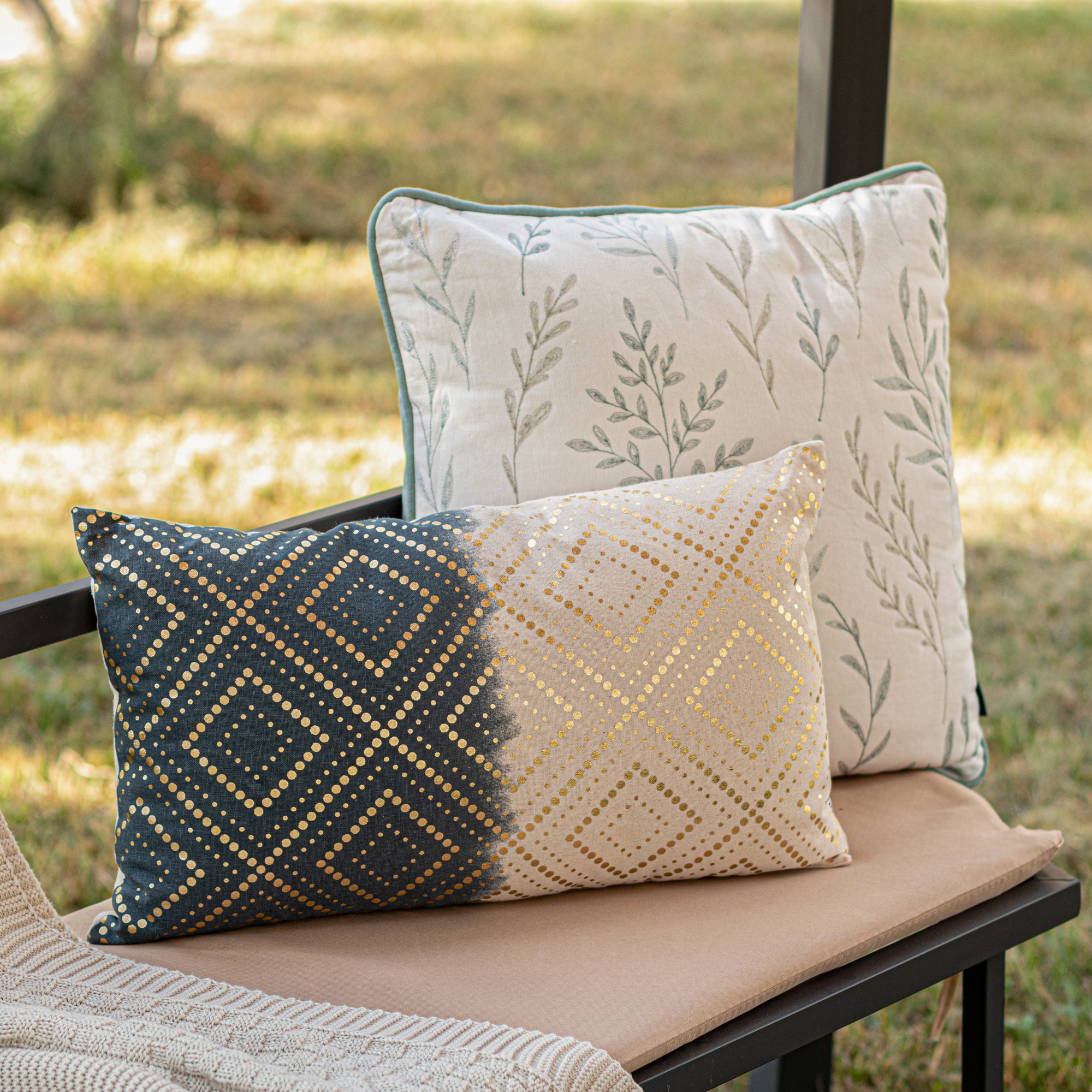 

Hira Cushion