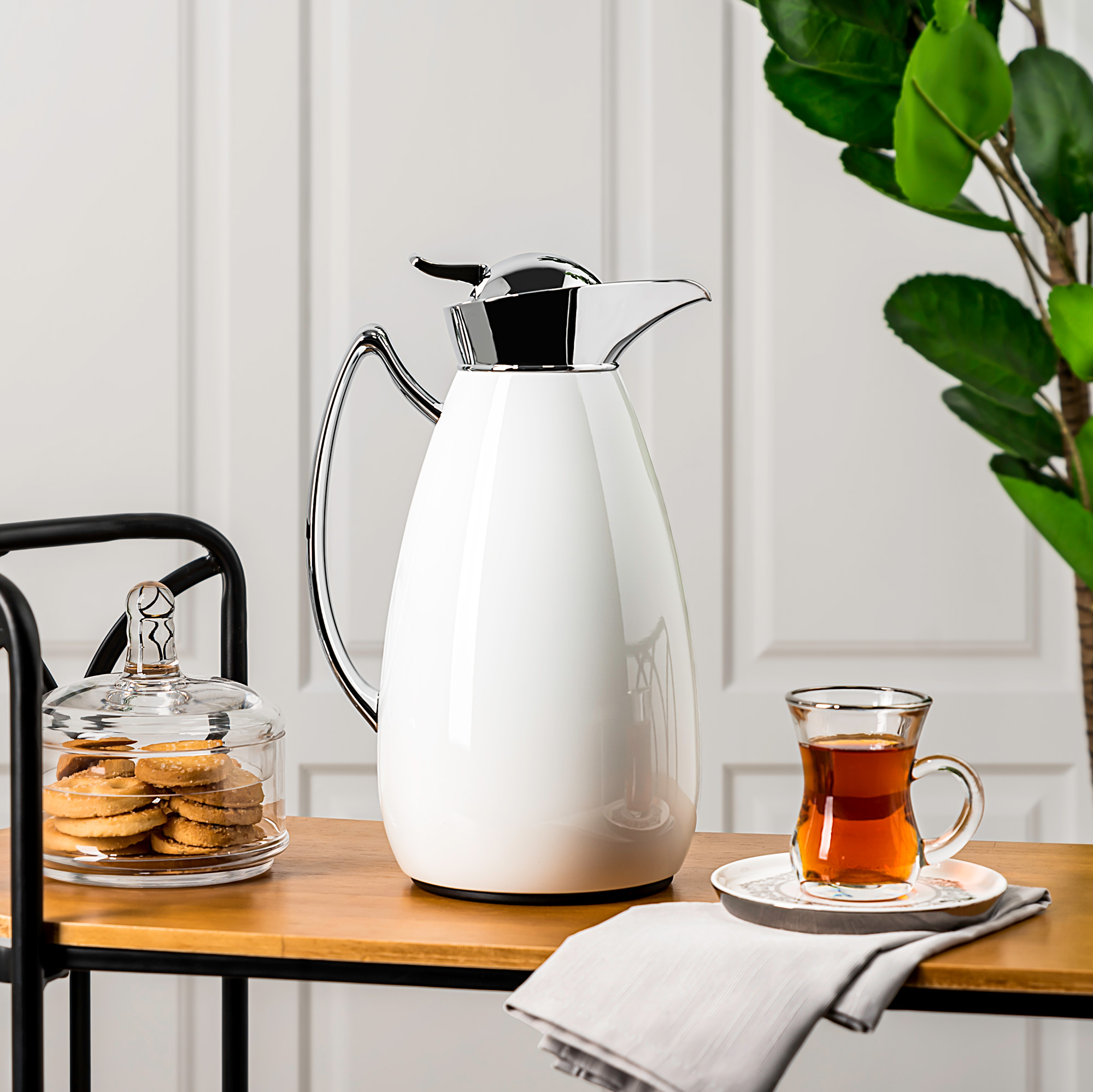 

Dallety Steel Flask White/Chrome 1L