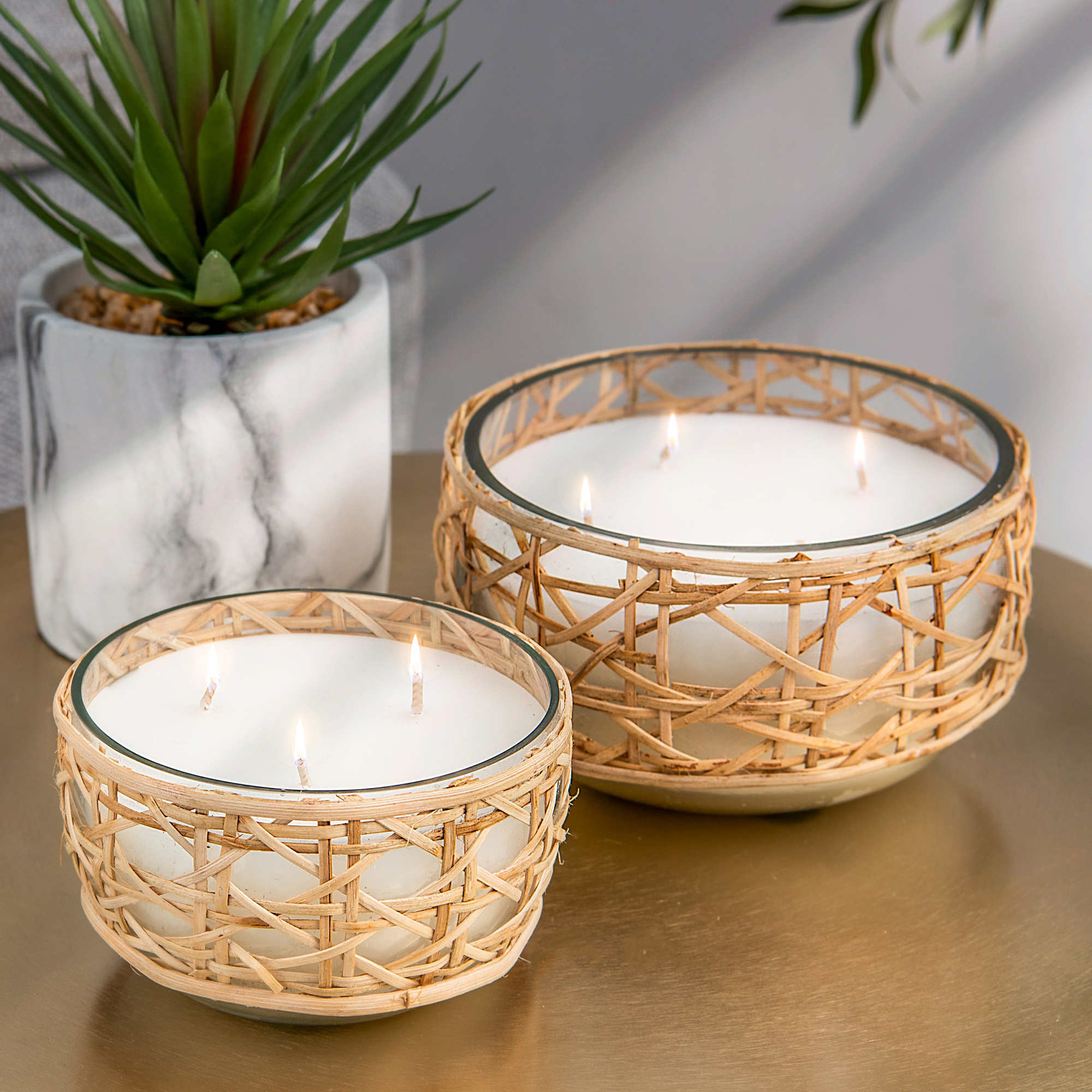 

Glass Jar Candle With Rattan Oud Gold Fragrance 12*7 cm