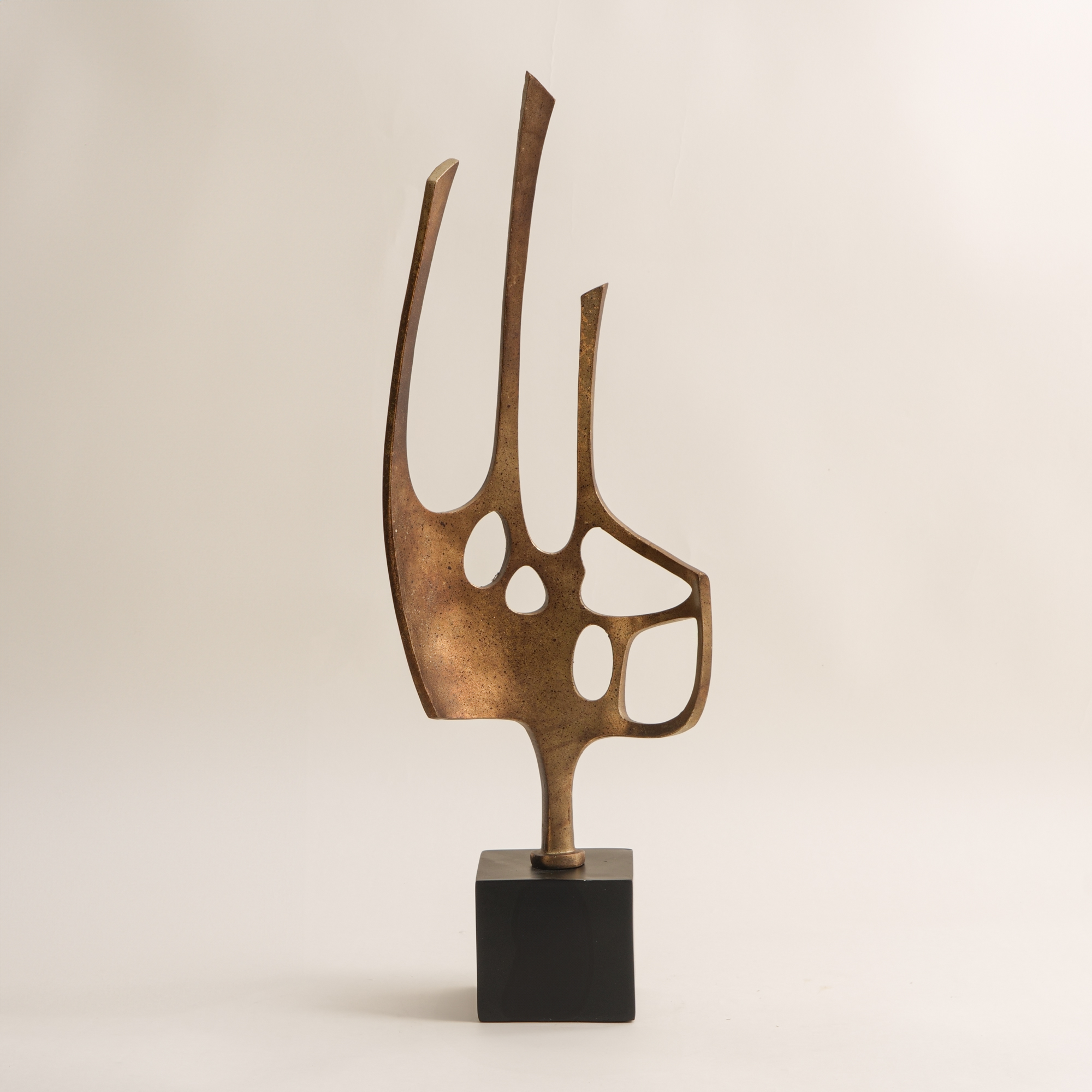 

Home accent sculpture