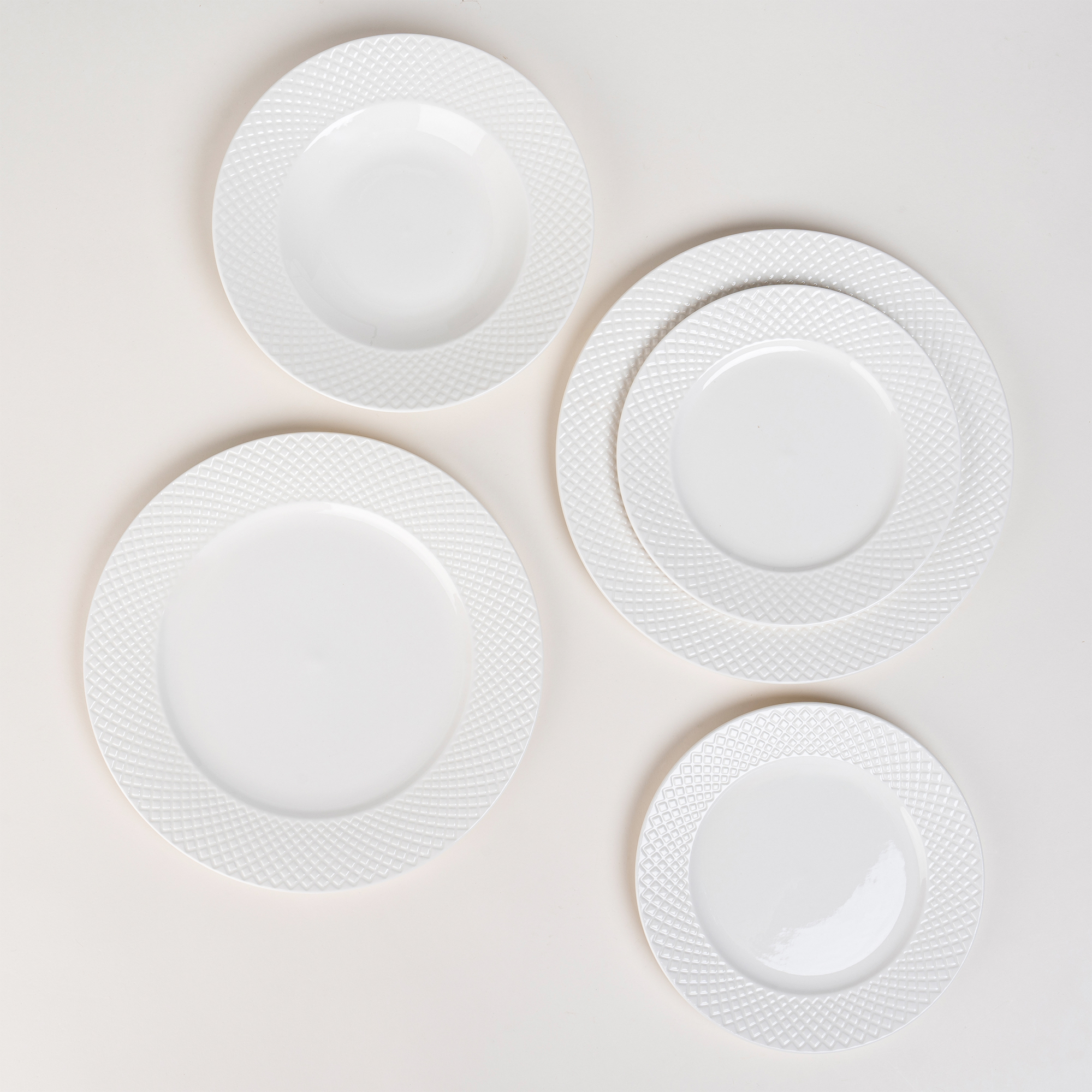

La Mesa Embossed White 18 Pieces Dinner Set Serve 4