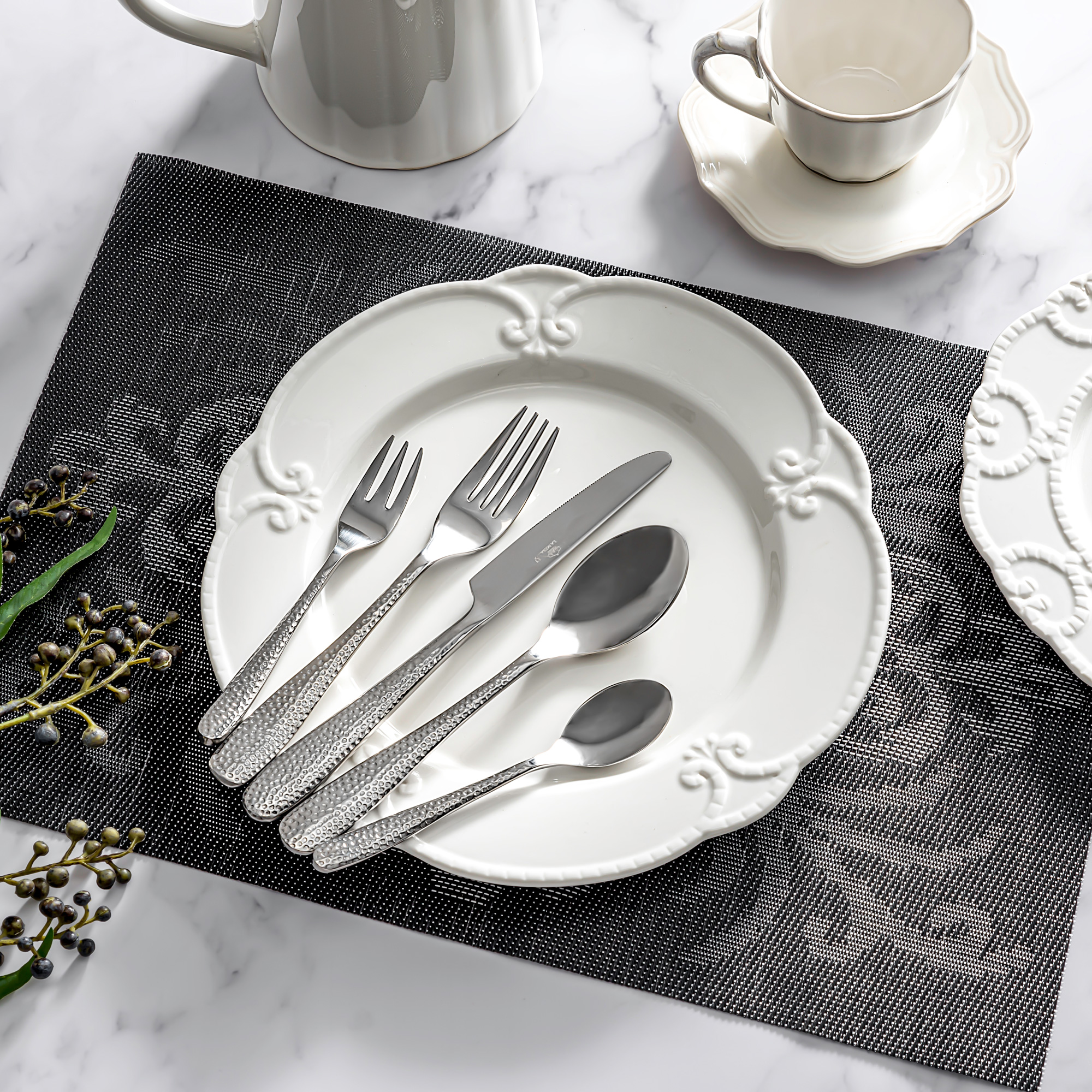 

La Mesa silver stainless steel 20 piece cutlery set