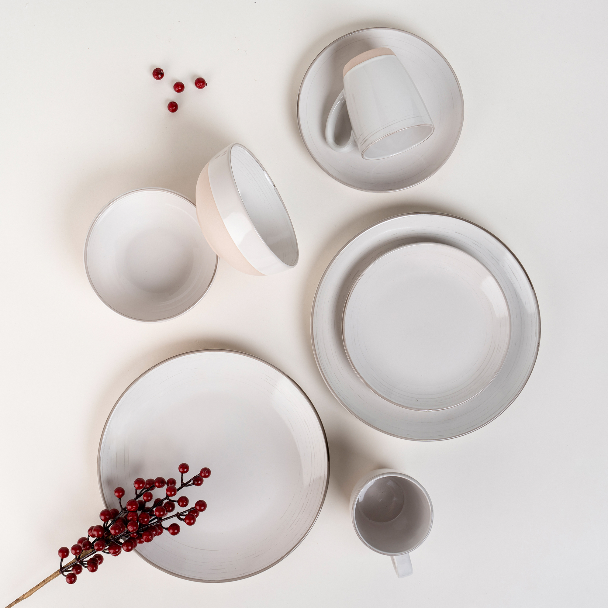 

La Mesa beige porcelain 16 pc Dinner set