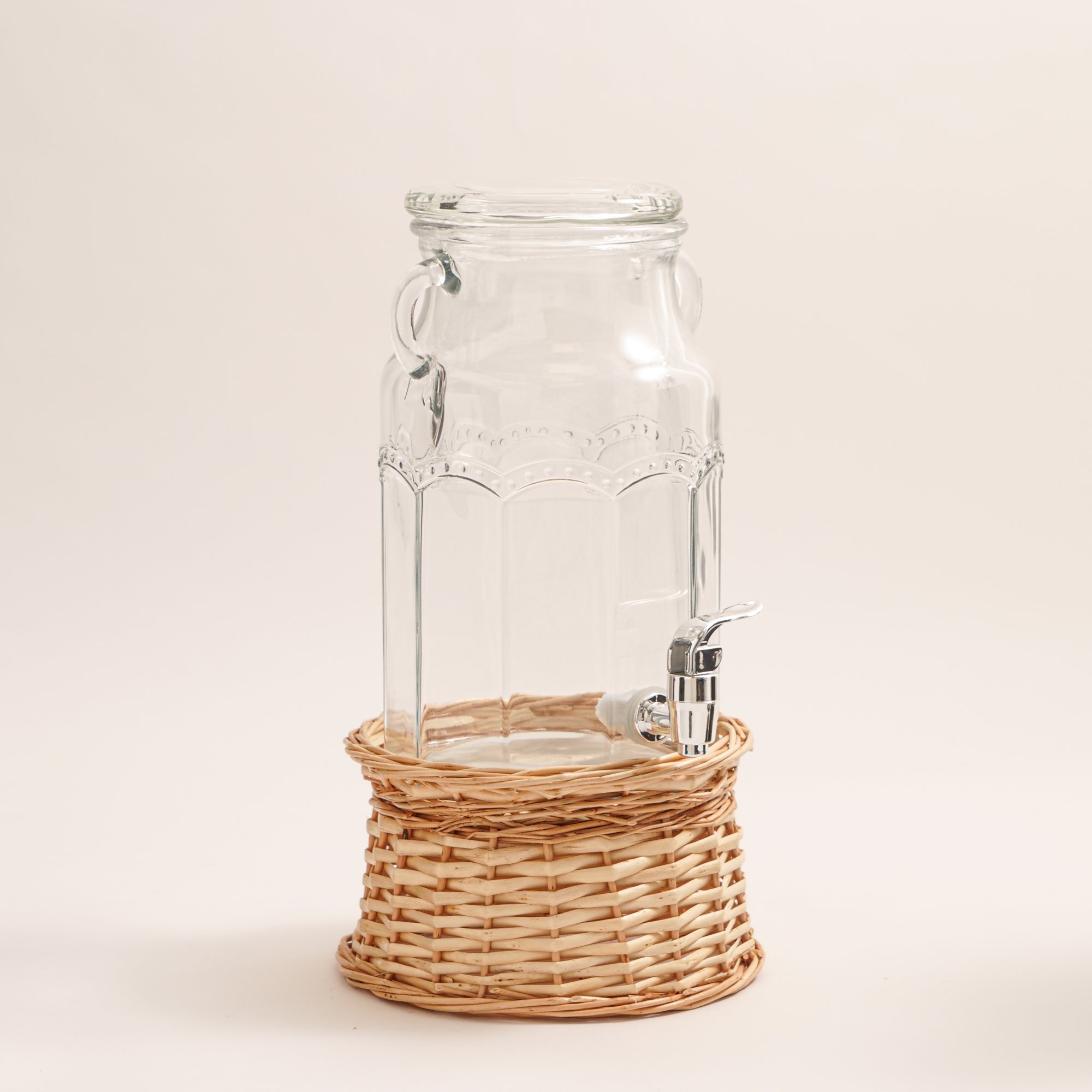 

La Mesa glass juice dispensser in a wicker base 3.7 L