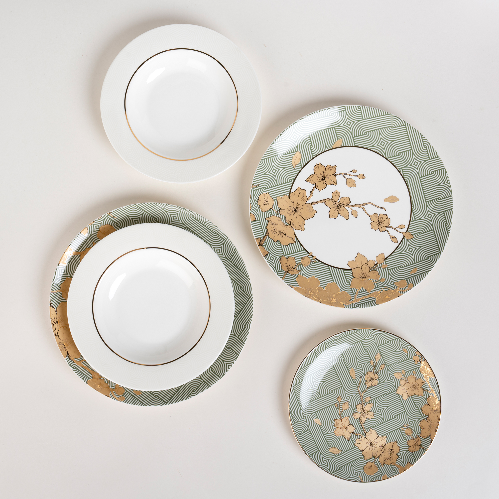 

La Mesa green porcelain 18 pc dinner set