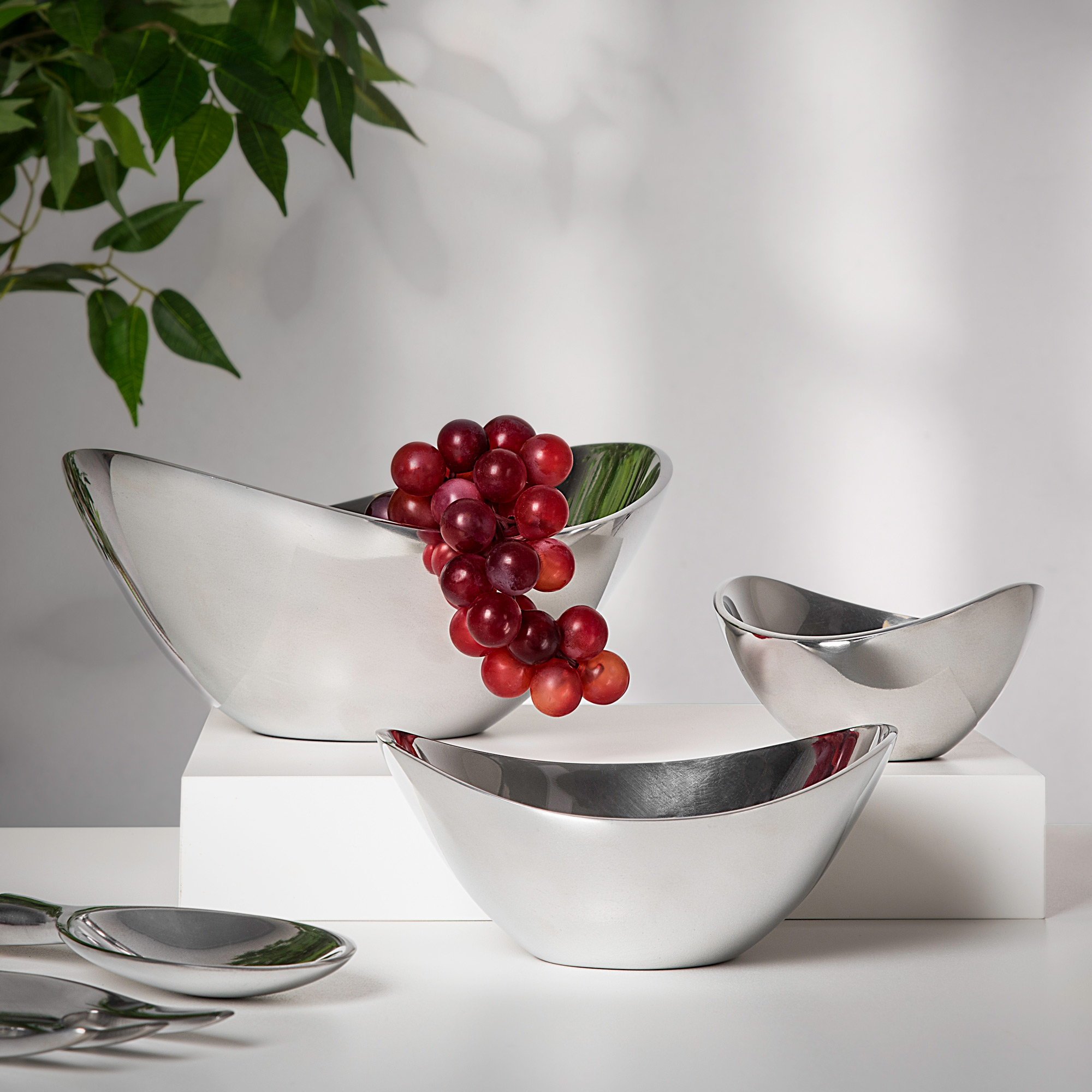 

La Mesa aluminium silver oval bowl 24.5*21.5