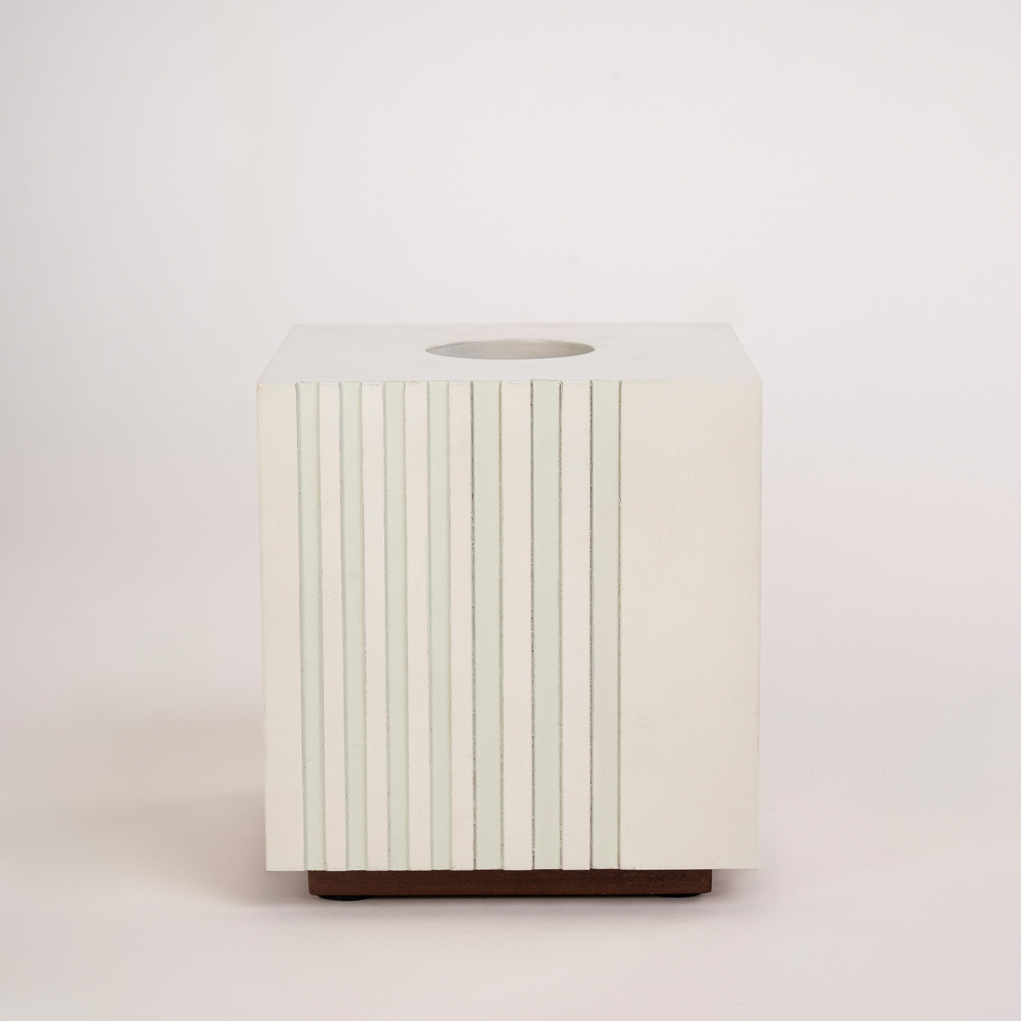 

Tissue Box Dia 14* Ht: 15 Cm
