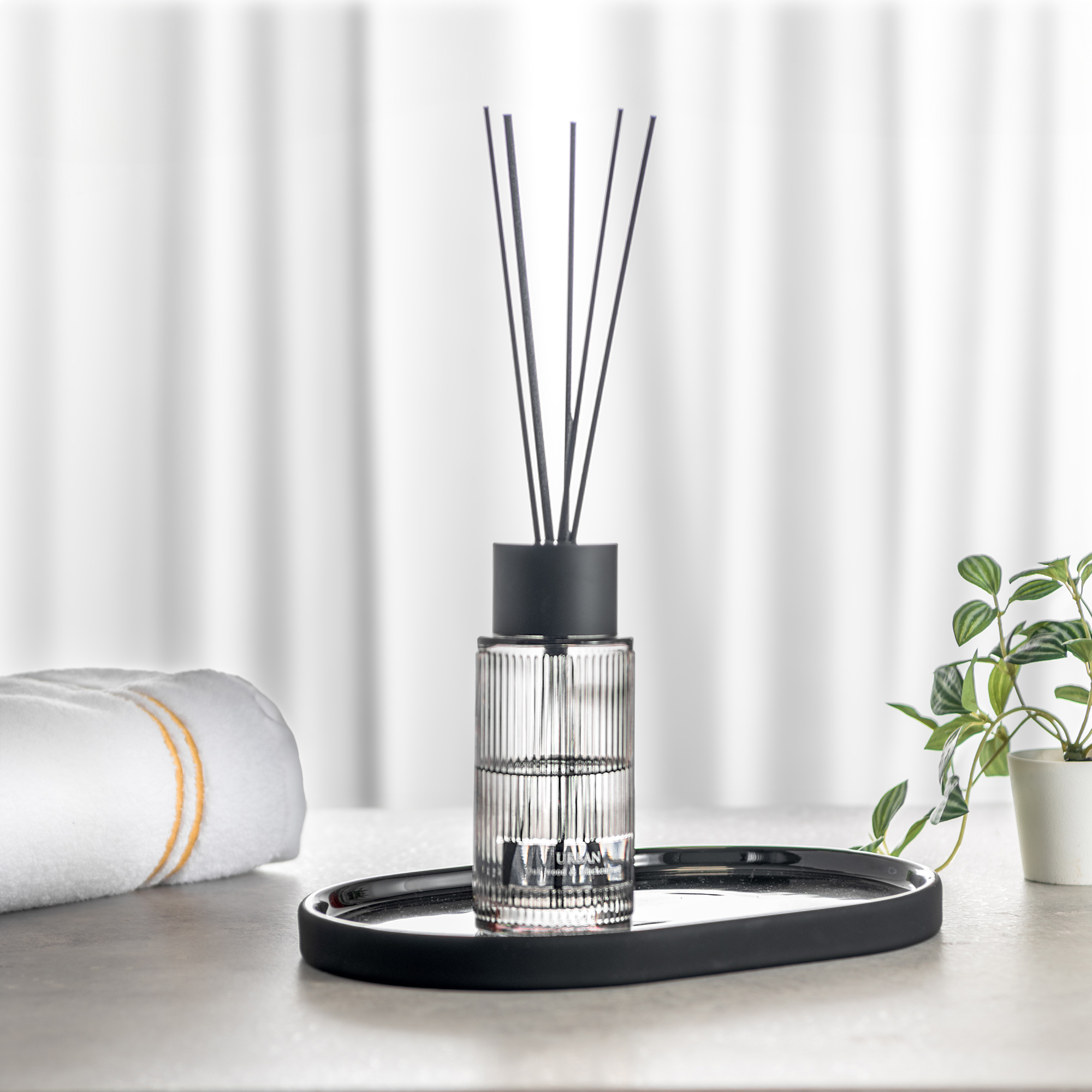 

Oak wood & Blackcurrant diffuser with fiber sticks set 190ml