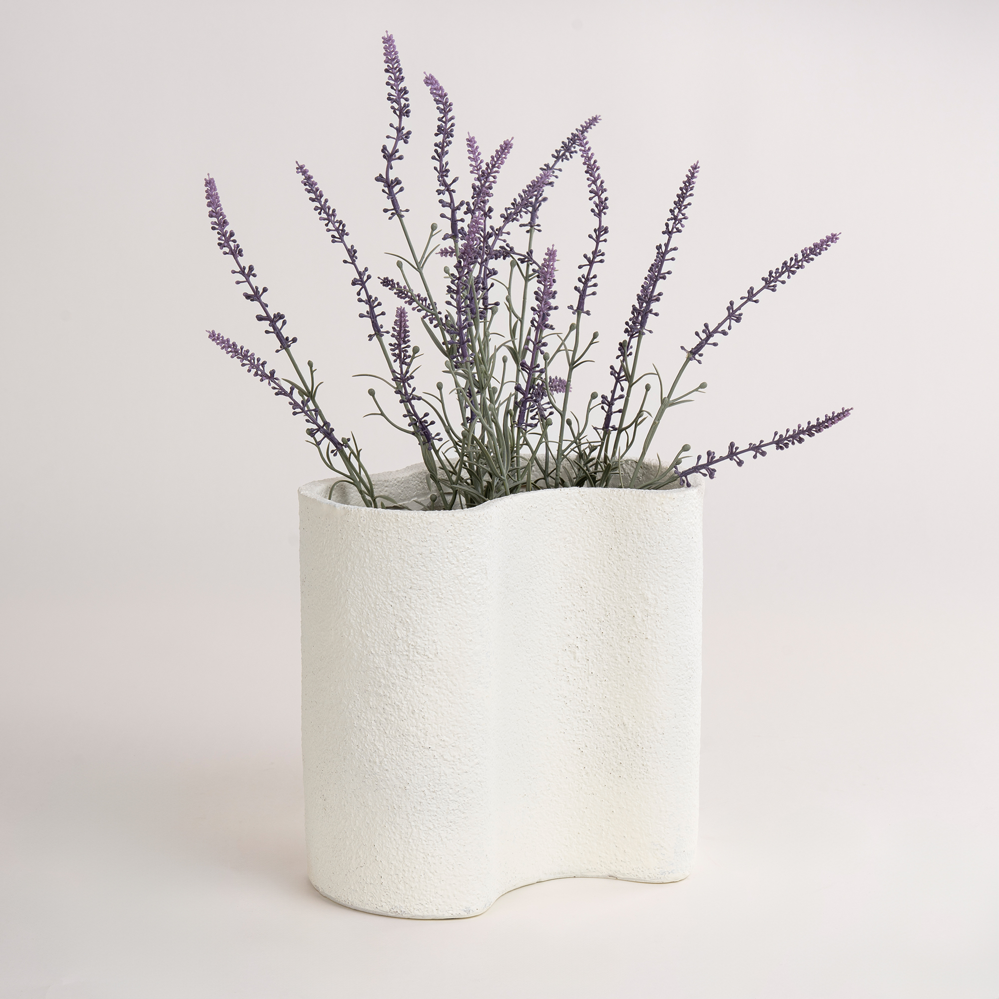 

Homez off white resin plant pot 26.7*19*23.8 cm